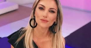 En diálogo con de caño vale doble por radio 10 se confesó acerca de cómo se. Sofia Macaggi Biografia