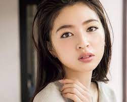 秋新色を使って綾瀬はるか顔に 青みグリーンのアイシャドウ 美的 com アイシャドウ グリーン 涙袋メイク 顔