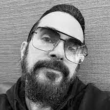 Robert Lasco's Instagram, Twitter & Facebook