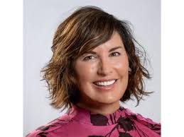 Diedra Lowe's Instagram, Twitter & Facebook