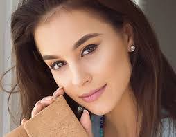 Debby Harris's Instagram, Twitter & Facebook