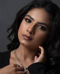 Snap @twiststudio_official Stylist @priyas_makeupartistry Attire  @gala_rental_wears