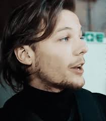 Louis tomlinson is often referred to as the jokester of one direction, but the in our exclusive interview with the boy bander, tomlinson talks one tree hill, his favorite tracks on mcfly has been together now for over 10 years, so was there any advice he gave you guys on how to stay successful? Long Haired Louis Louis Tomlinson Louis Long Hair Styles