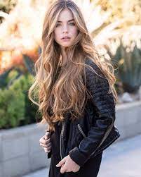 25 Long Wavy Hairstyles 2018 To Look Young Hairstyles Pool Hair Styles Long Hair Styles Bouffant Hair