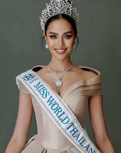 BREAKING NEWS 🚨 Opal Suchata Chuangsri (@suchaaata) ha sido oficialmente coronada como Miss World Thailand 2025 el 22 de abril de 2025, en una ceremonia celebrada en el Estudio 8 del Canal 7 HD en Ban