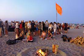 La tradición cristiana celebra la noche de san juan el 23 de junio en homenaje al nacimiento de san juan bautista. La Noche De San Juan Costa De Valencia Escuela De Espanol Valencia Espana