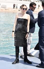 French actress marion cotillard captured the attention of american audiences as soon as she not only is her beauty stunning and effervescent, but her style has also been heralded as one of the most. Marion Cotillard Breaks The Red Carpet Rules Like A Badass At The Cannes Film Festival Vogue