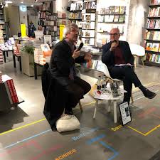 Siden 1915 har boghallen solgt bøger fra hjørneadressen i politikens hus. Vi Har Fint Og Fransk Besog I Boghallen Politikens Boghal ÙÙŠØ³Ø¨ÙˆÙƒ