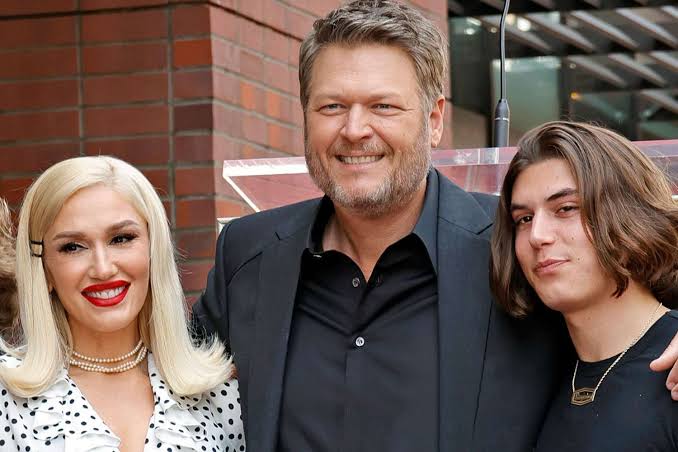 Gwen Stefani's son Kingston performs at Blake Shelton's bar