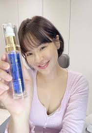 沂- 🌟20BEAUTY DAY 夏日慶典來了！！！（7/10～7/17） 最近被說媒體對我很好，拍我都還上濾鏡，拍別人就宛如照妖鏡原形畢露📷  有沒有想過，那是我自帶濾鏡！ 我的皮膚素顏都閃耀著光澤感，以前讀書說什麼膚若凝脂吹彈可破，我覺得我這幾年的境界真的是這樣。 如果只能讓 ...