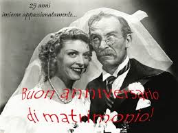 Avete scelto come mezzo di trasporto per gli sposi il mitico pulmino anni settanta della volkswagen e anche i vostri inviti matrimonio hanno un tocco decisamente retrò? Canzone Per 25 Anni Di Matrimonio Frasi Per Anniversario Di Matrimonio 25 Anni Divertenti Bomboniere Online Originali Ed Economiche P