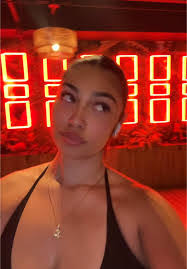 Alyssa Roark's Instagram, Twitter & Facebook