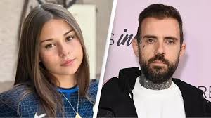 OnlyFans star claiming she made $43,000,000 this year responds ...