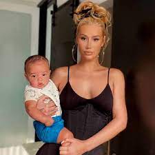 It's a bittersweet christmas for iggy azalea, who it's a bittersweet christmas for iggy azalea, who is celebrating the holiday as a single mom to son onyx and spent part of it criticizing her ex, playboi carti. Iggy Azalea Shares First Pic Of Son Onyx After Playboi Carti Breakup E Online Deutschland