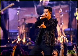 King of the clouds 10. Panic At The Disco Bring Hey Look Ma I Made It To Billboard Music Awards 2019 Photo 4281190 2019 Billboard Music Awards Billboard Music Awards Brendon Urie Panic At The Disco Pictures Just Jared