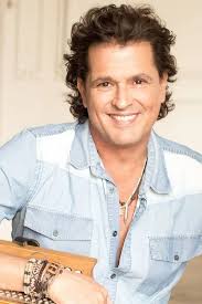 Carlos Iván Medina, el pianista detrás de Carlos Vives