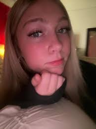 Alexis Schaefer's Instagram, Twitter & Facebook