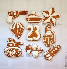 как украсить торт на 23 февраля своими руками фото Nabor Raspisnyh Mini Pryanikov K 23 Fevralya V 2020 G Pryanik Pechene S Saharnoj Glazuryu Imbirnyj Pryanik