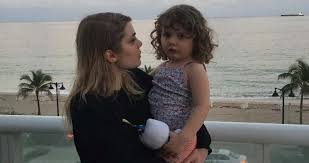 Dire à une fille que j'ai rêvé d'elle ? Coeur De Pirate Partage Une Adorable Video De Sa Fille Qui Chante La Chanson Du Film Une Star Est Nee Vedette Quebec