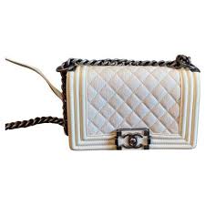 Le Boy Mini Bolsa Chanel Boy Prata Branco Cru Couro Couro Envernizado Ref 223143 Joli Closet