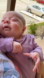 Please change the bottle in my hand into a 💰 or a mic🎤