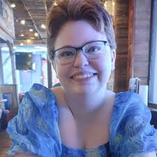 One of my favourite Dragon Tales episodes is "I Believe In Me". I'd like to  talk about that one tonight. When Emmy and Max arrive in Dragon Land, they  hear Cassie humming