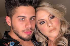 Maybe you would like to learn more about one of these? Poliana Rocha Encanta Ao Mostrar Foto Com Ze Felipe Ainda Crianca Minha Melhor Parte
