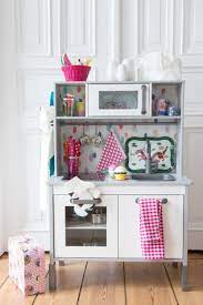 Und wir haben alle infos zur ikea kinderküche! Die Ruckwand Der Kinderkuche Von Ikea Ganz Einfach Tapezieren So Sieht Sie Gleich Noch Niedlicher Aus Ohhh Mhhh