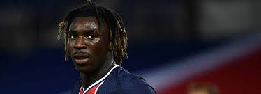 Born 28 february 2000) is an italian professional footballer who plays as a forward for premier league club everton and the italy national team. Psg Verfugt Bei Moise Kean Nicht Uber Eine Kaufoption
