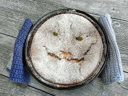 Sonst fällt er später ein. Zitronenkuchen Mit Olivenol Mediterrane Kochgesellschaft 2000 E V