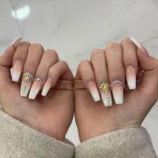 en vogue on instagram pose d ongle avec effet babyboomer et strass encore quelque dispo pour les fetes de fin d annee prenez rdv ongles strass fin d annee