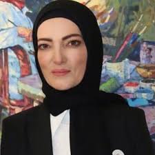 قامة فنية لبنانية ترتقي إلى عالم البقاء الفنان محمد عزيزة في ذمة الله  برحيله فقدت الساحة الفنية والثقافية في لبنان والعالم العربي علماً من  أعلامها، بعد حياة ذاخرة بالعلم والعطاء في الفن