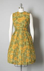 A wide variety of knee length floral dress options are available to you, such as feature, decoration, and fabric type. Vestido Vintage De La Decada De 1960 60s Rosa Floral Impresion Image 1 Vintage Dresses 1960s Floral Print Sundress 60s Fashion Dresses