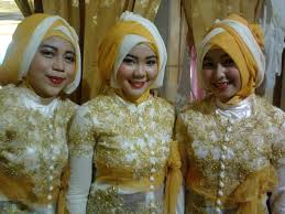 Kamu dapat andalkan ciput bahan spandex atau renda sebagai dalaman. Paket Make Up Bridesmaid Pagar Ayu Tirasenna Wedding