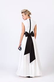 Kaufen sie brautmutter kleider jetzt zum kleinen preis online auf lightinthebox.com! Brautdirndl Leinen Black Bow Jan Ina Trachten