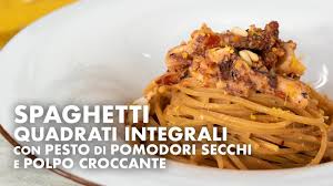 Aggiungete i bastoncini di pomodori secchi sott'olio ed il trito di erbe aromatiche. Spaghetto Quadrato Integrale Con Pesto Di Pomodori Secchi E Polpo Croccante Youtube