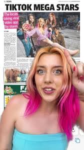 Kerri Rundle's Instagram, Twitter & Facebook