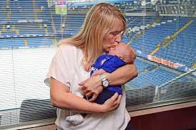 Contact emma hayes on messenger. Emma Hayes Chelsea Women S Manager Was Carrying Dead Twin During Fa Cup Win News The Sunday Times