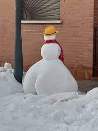 Thick snowman (Spain) : r/funny