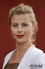 Lara Graf's Instagram, Twitter & Facebook