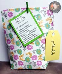 La parola italiana libro deriva dal latino liber.il vocabolo originariamente significava anche corteccia, ma visto che era un materiale usato per scrivere testi (in libro scribuntur litterae, plauto), in seguito per estensione la parola ha assunto il significato di opera letteraria. Geschenke Fur Frauen 30 Minuten Wellness In Der Tute Alles Liebe Ein Designerstuck Von Yvis Craft Wor Geschenke Geschenke Selber Machen Geschenke Basteln