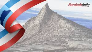 Selain mereka, sekitar 40 orang lainnya juga terjebak di sekitar gunung tersebut. Pendakian Gunung Kinabalu Dibuka Semula 7 Dis