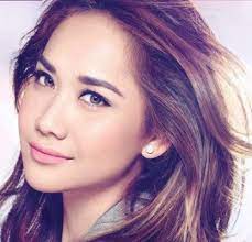 E b jujur ku mengagumi f#m pantas ku beri a b seribu pujian buat kamu e b. Bunga Citra Lestari Wanita Terbahagia Stafaband Downloads