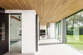Plafond Bekleding Hout Carpentier Biedt Een Prachtig Gamma Eiken Gevelbekleding Er Is Keuze Uit Diverse Proﬁelen Zo Houten Plafond Muur Lambrisering Plafond
