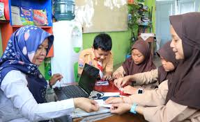 Jadi profesor itu jasa guru jadi dokter itu jasa guru. Pilihan Lirik Lagu Menyambut Hari Guru Nasional 25 November Kumparan Com
