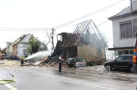 De «unwetter in china nach hochwasser: Nurtingen Haus Brennt Nach Explosion Aus Landkreis Esslingen Stuttgarter Zeitung