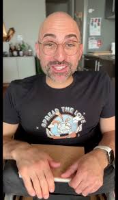 Watch our MindUP facilitator Janice Parry give us a glimpse of the brain  unit from the MindUP curriculum. ⁣ 💡By learning and understanding the 3  parts of their brains, children (and adults)