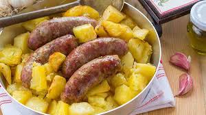 Saucisses Et Pommes De Terre Au Four Page 2 A 2 Recettes Faciles Recette En 2020 Pomme De Terre Au Four Recettes De Cuisine Pomme De Terre