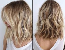 Braune Haare Mit Blonden Strahnen Aufhellen In 2020 Medium Length Hair Styles Thick Hair Styles Hair Styles