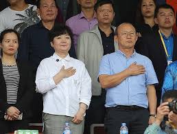 Vì trái banh xét cho cùng chỉ là chuyện giải trí ở bất cứ quốc gia nào, nó chẳng là niềm tự hào dân tộc hay vấn đề. Hlv Park Hang Seo Trá»Ÿ Vá» Han Quá»'c Chá»‹u Tang Bá»' Vá»£
